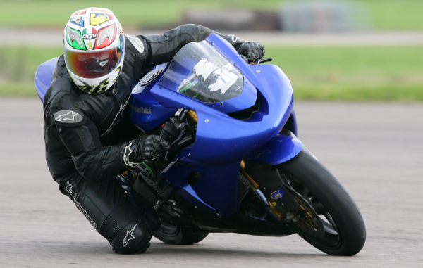 knee down zx10r